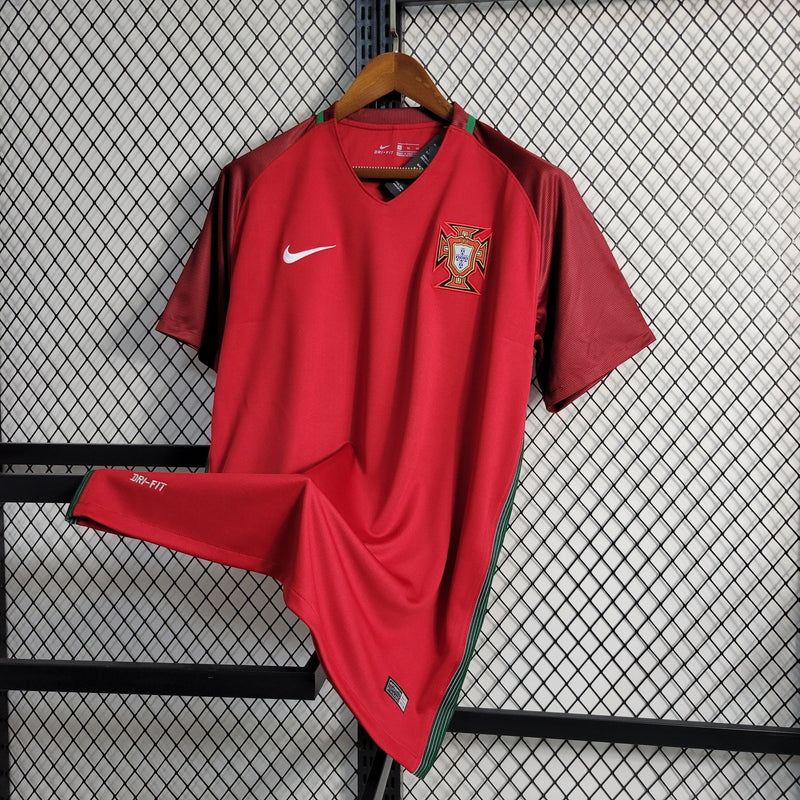 Camiseta Portugal vermelha retro 2016/17