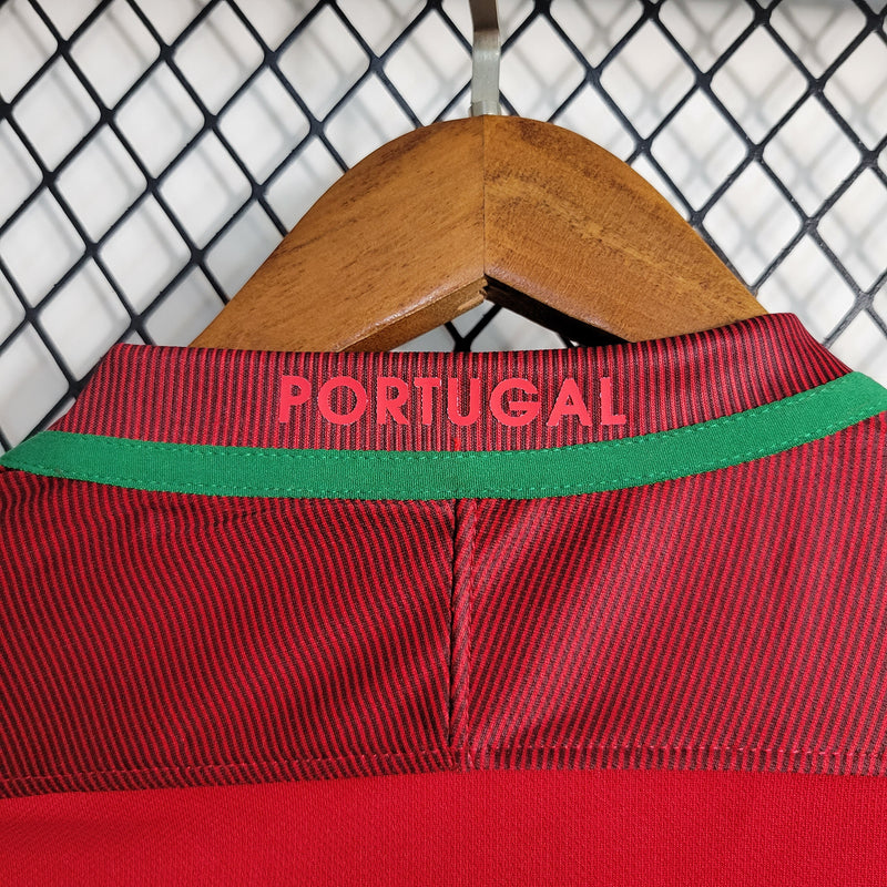 Camiseta Portugal vermelha retro 2016/17